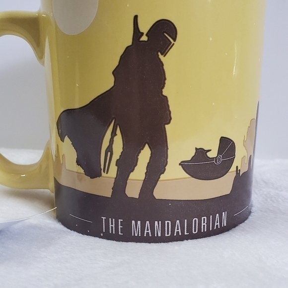 Disney Star Wars The Mandalodrian Yellow Brown Ceramic Mug 20 Oz NWT - Picture 2 of 10